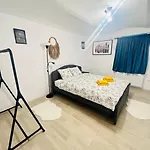 Vibrant Apartment #12Lunipebega